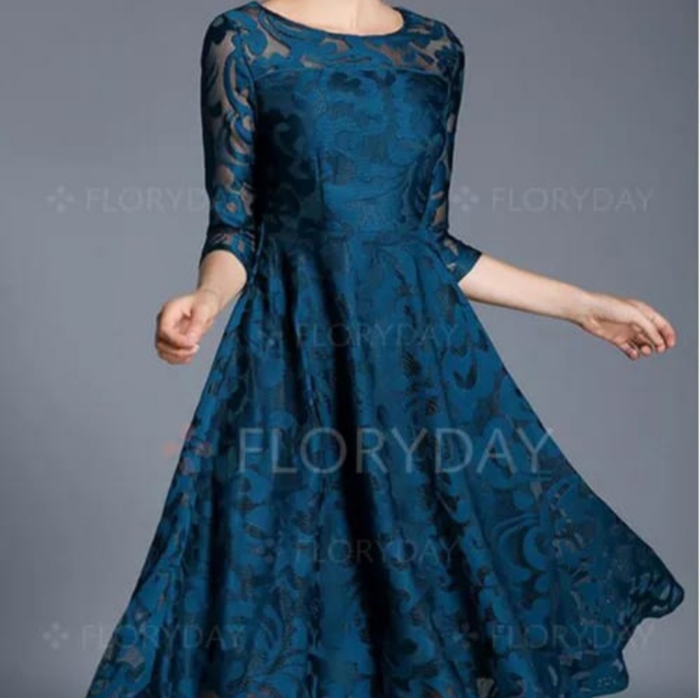 Beautiful teal dress perfect for mother of the bride, homecoming prom, cocktail.